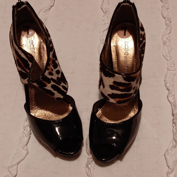 BCBGeneration Brown and Black Heels Elegant Design - Picture 2 of 3